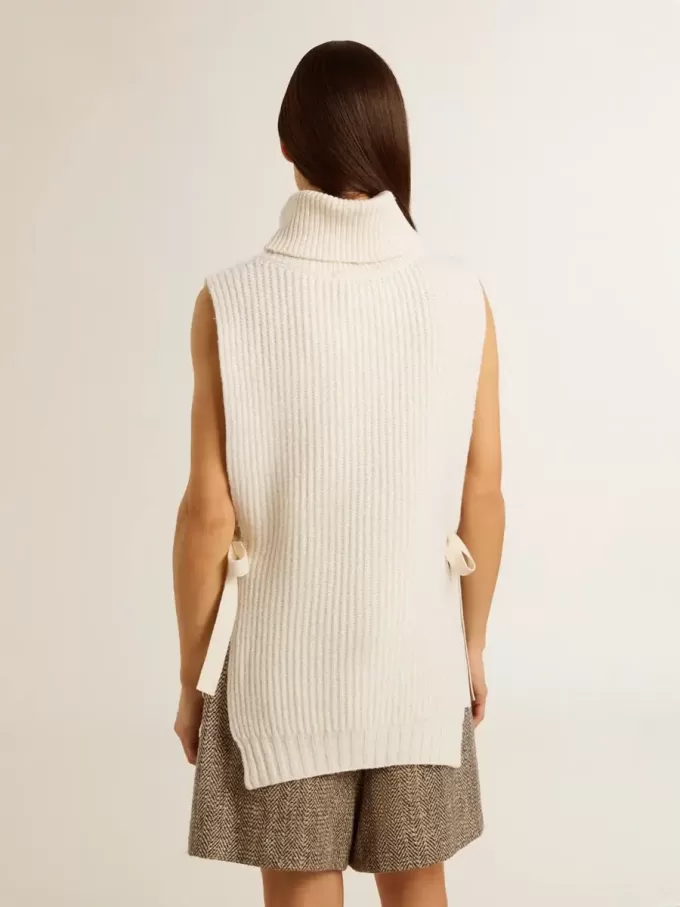 Unisex-Pullover mit hohem Kragen und ohne Ärmel aus gerippter Wolle in Weiß