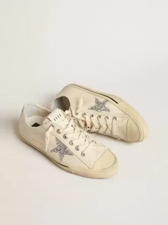 V-Star aus beigem Canvas mit silbernem Glitzerstern