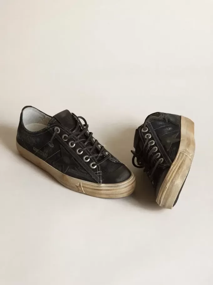 V-Star aus mitternachtsblauem Denim mit schwarzem Lederstern und Zehenkappe