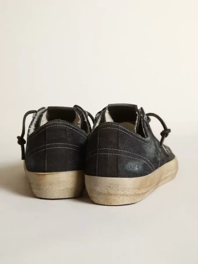 V-Star aus mitternachtsblauem Denim mit schwarzem Lederstern und Zehenkappe