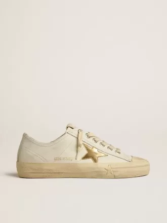V-Star aus weißem Leder mit goldfarbenem Lederstern