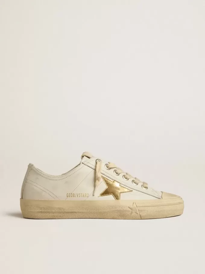 V-Star aus weißem Leder mit goldfarbenem Lederstern V-Star aus weißem Leder mit goldfarbenem Lederstern
