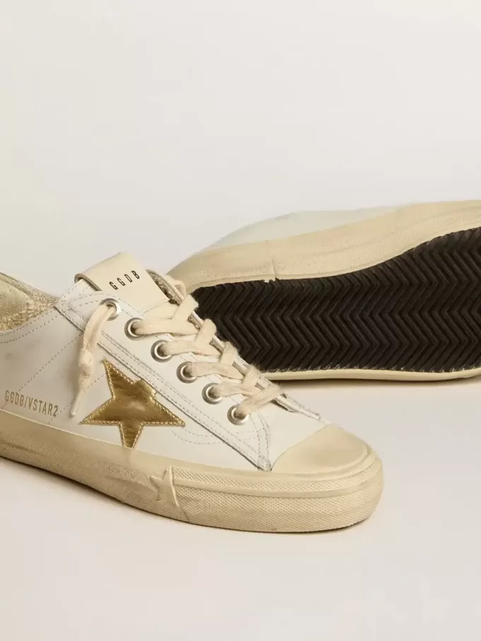 V-Star aus weißem Leder mit goldfarbenem Lederstern V-Star aus weißem Leder mit goldfarbenem Lederstern