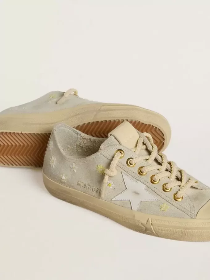 V-Star für Damen aus eisgrauem Wildleder mit weißem Lederstern und Blumenstickerei