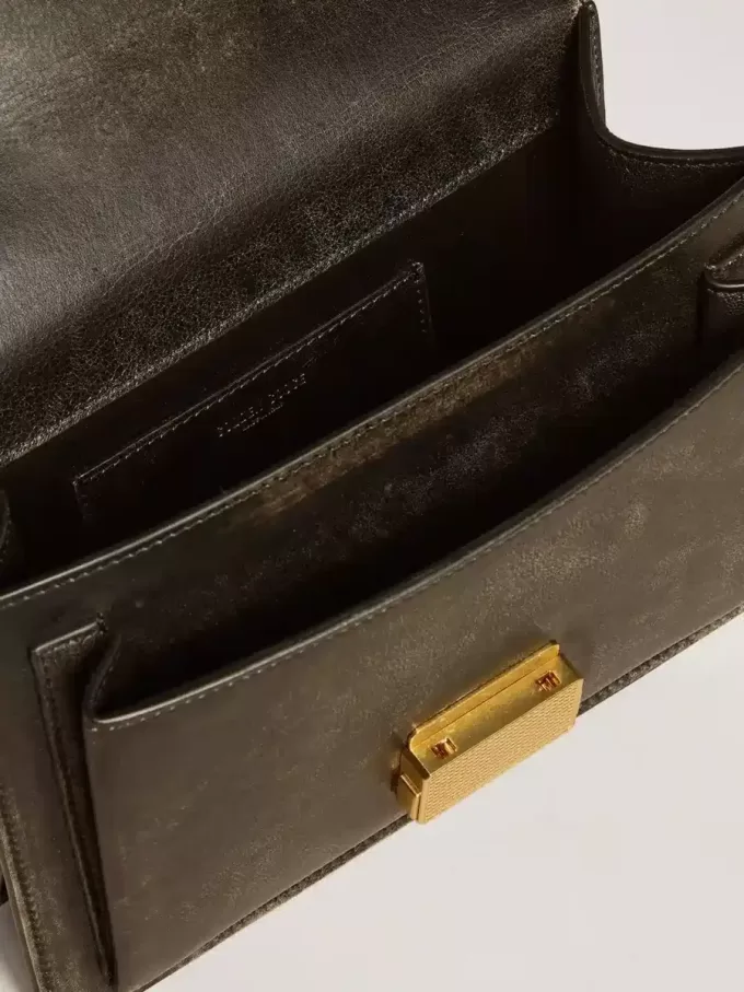 Venezia Tasche aus schwarzem Distressed-Leder mit goldenen Details