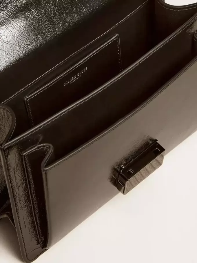 Venezia Tasche aus schwarzem Metallic-Leder mit schwarzen Details