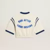Verkürztes T-Shirt aus weißer Baumwolle mit Schriftzug auf der Rückseite Verkürztes T-Shirt aus weißer Baumwolle mit Schriftzug auf der Rückseite