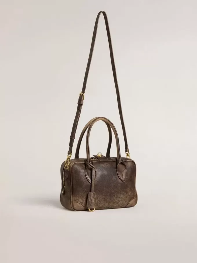 Vita Bag aus braunem Vintage-Leder mit goldenen Details Vita Bag aus braunem Vintage-Leder mit goldenen Details