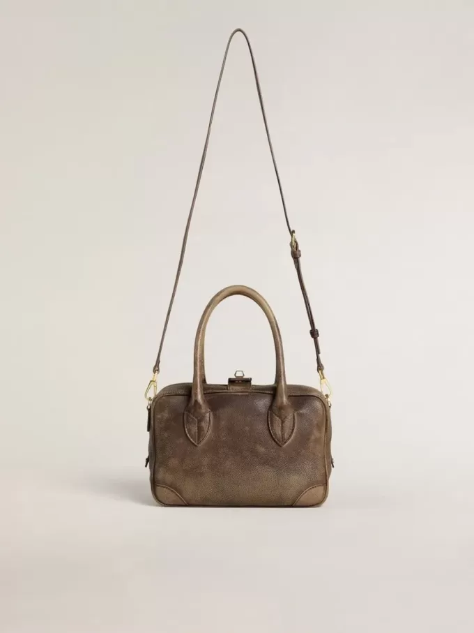Vita Bag aus braunem Vintage-Leder mit goldenen Details Vita Bag aus braunem Vintage-Leder mit goldenen Details