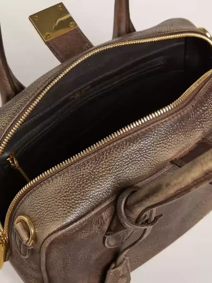 Vita Bag aus braunem Vintage-Leder mit goldenen Details Vita Bag aus braunem Vintage-Leder mit goldenen Details