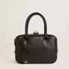 Vita Bag aus glattem schwarzem Leder mit goldenen Details