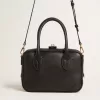 Vita Bag aus glattem schwarzem Leder mit goldenen Details