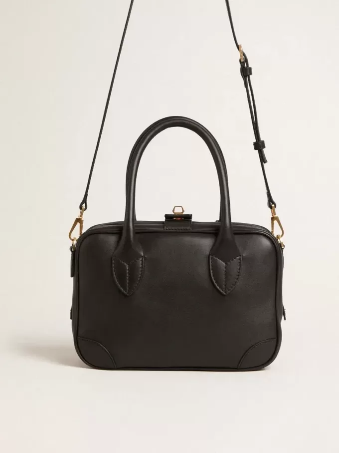 Vita Bag aus glattem schwarzem Leder mit goldenen Details