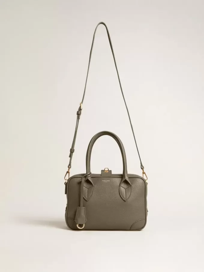 Vita Bag aus salbeigrünem Leder mit goldenen Details