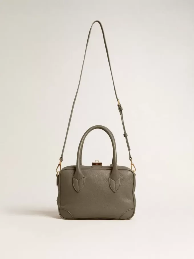 Vita Bag aus salbeigrünem Leder mit goldenen Details
