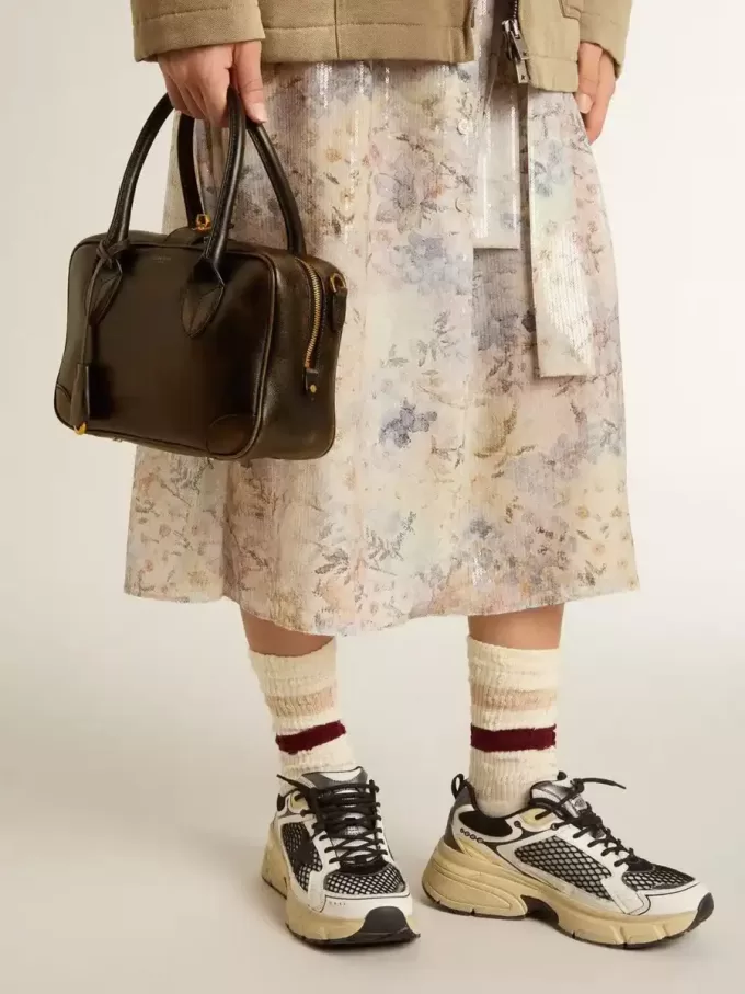 Vita Bag aus schwarzem Distressed-Leder mit goldenen Details