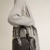 Vita Bag aus schwarzem Schafsleder mit goldenen Details Vita Bag aus schwarzem Schafsleder mit goldenen Details