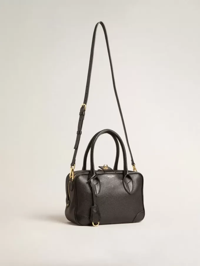 Vita Bag aus schwarzem Schafsleder mit goldenen Details Vita Bag aus schwarzem Schafsleder mit goldenen Details