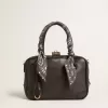 Vita Bag aus schwarzem Schafsleder mit goldenen Details Vita Bag aus schwarzem Schafsleder mit goldenen Details