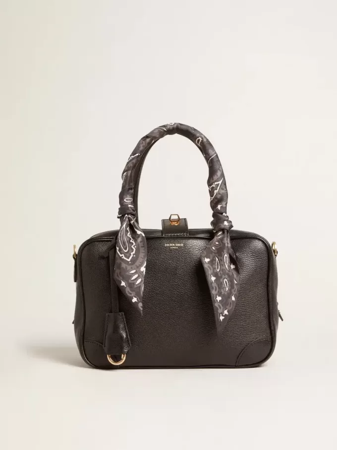 Vita Bag aus schwarzem Schafsleder mit goldenen Details Vita Bag aus schwarzem Schafsleder mit goldenen Details