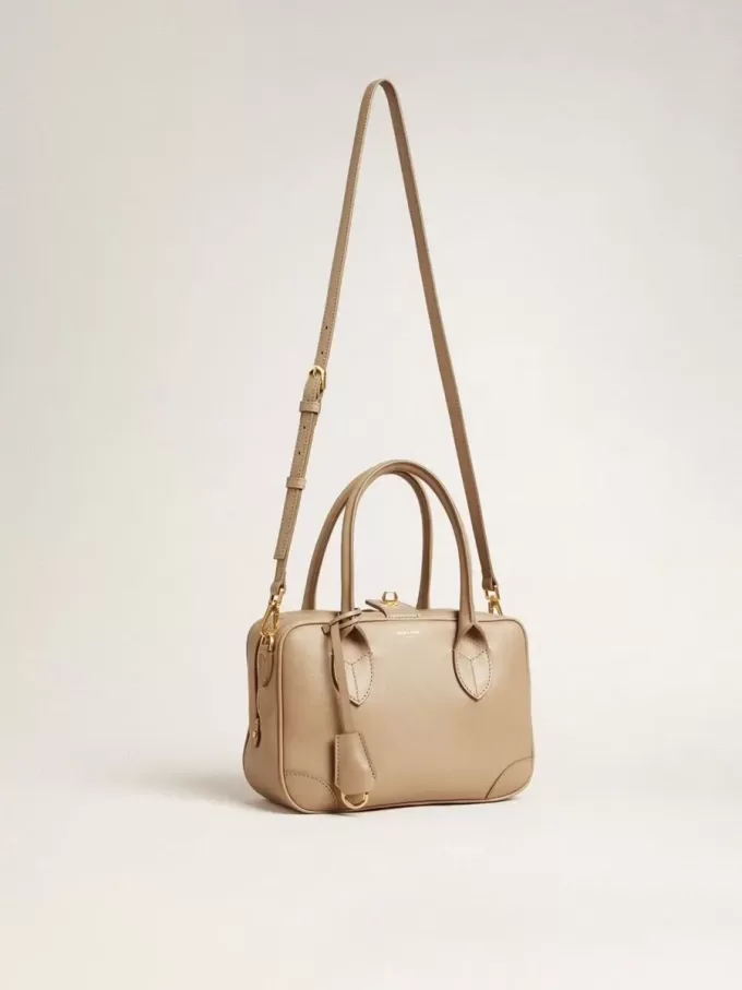 Vita Tasche aus taupefarbenem Leder mit goldenen Details