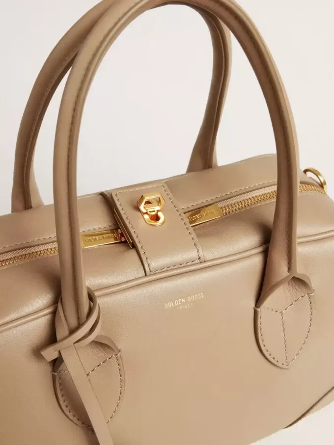 Vita Tasche aus taupefarbenem Leder mit goldenen Details