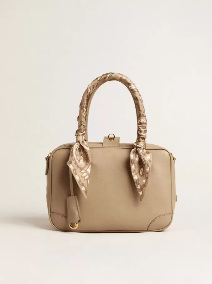 Vita Tasche aus taupefarbenem Leder mit goldenen Details
