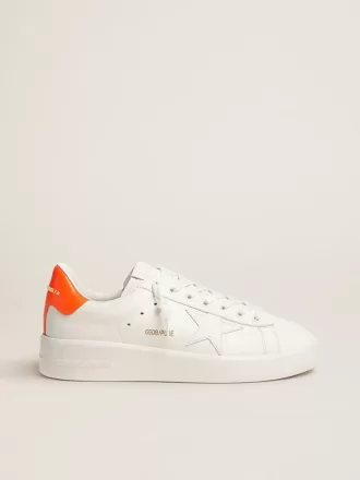 Weiße Purestar-Sneaker mit fluoreszierendem orangefarbenem Fersenriemen Weiße Purestar-Sneaker mit fluoreszierendem orangefarbenem Fersenriemen