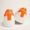 Weiße Purestar-Sneaker mit fluoreszierendem orangefarbenem Fersenriemen Weiße Purestar-Sneaker mit fluoreszierendem orangefarbenem Fersenriemen