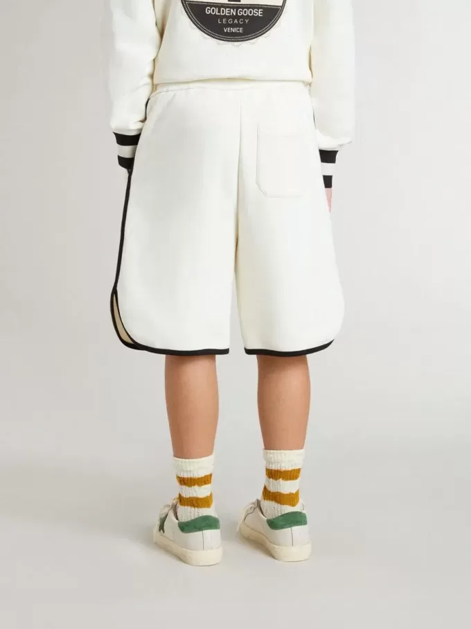 Weiße Shorts für Jungen mit gesticktem Logo