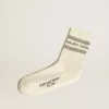 Weiße Socken mit Distressed-Details und grauen Streifen
