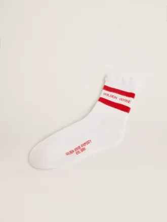 Weiße Socken mit Distressed-Details und roten Streifen Weiße Socken mit Distressed-Details und roten Streifen