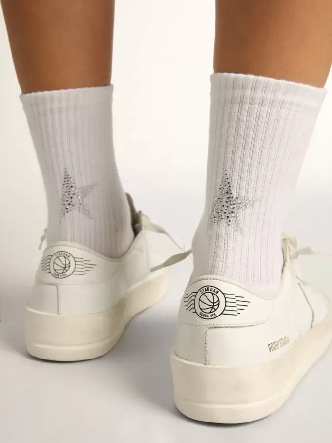 Weiße Socken mit Kristallstern auf der Rückseite Weiße Socken mit Kristallstern auf der Rückseite
