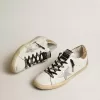 Weiße Super-Star-Damenschuhe aus Leder mit glitzernder Fersenlasche