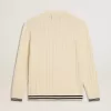 Weißer Baumwollcardigan für Herren mit Zopfmuster und blauen Rippbündchen Weißer Baumwollcardigan für Herren mit Zopfmuster und blauen Rippbündchen