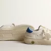 Weißer May Teen mit grauem Wildlederstern und blauer Fersenlasche