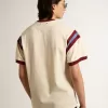 Weißes Herren-T-Shirt mit burgunderfarbenem Schriftzug auf der Vorderseite