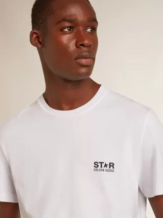 Weißes Herren-T-Shirt mit dunkelblauem Stern auf dem Rücken