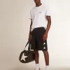 Weißes Herren-T-Shirt mit dunkelblauem Stern auf dem Rücken Weißes Herren-T-Shirt mit dunkelblauem Stern auf dem Rücken