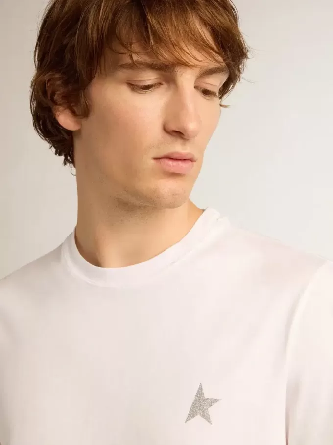 Weißes Herren-T-Shirt mit silbernem Glitzerstern auf der Vorderseite