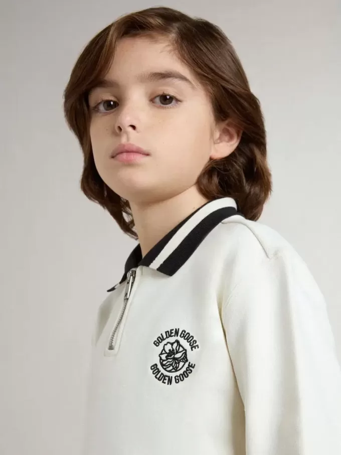 Weißes Polo-Sweatshirt aus Baumwolle für Kinder mit Stickerei auf der Brust und Aufdruck auf dem Rücken