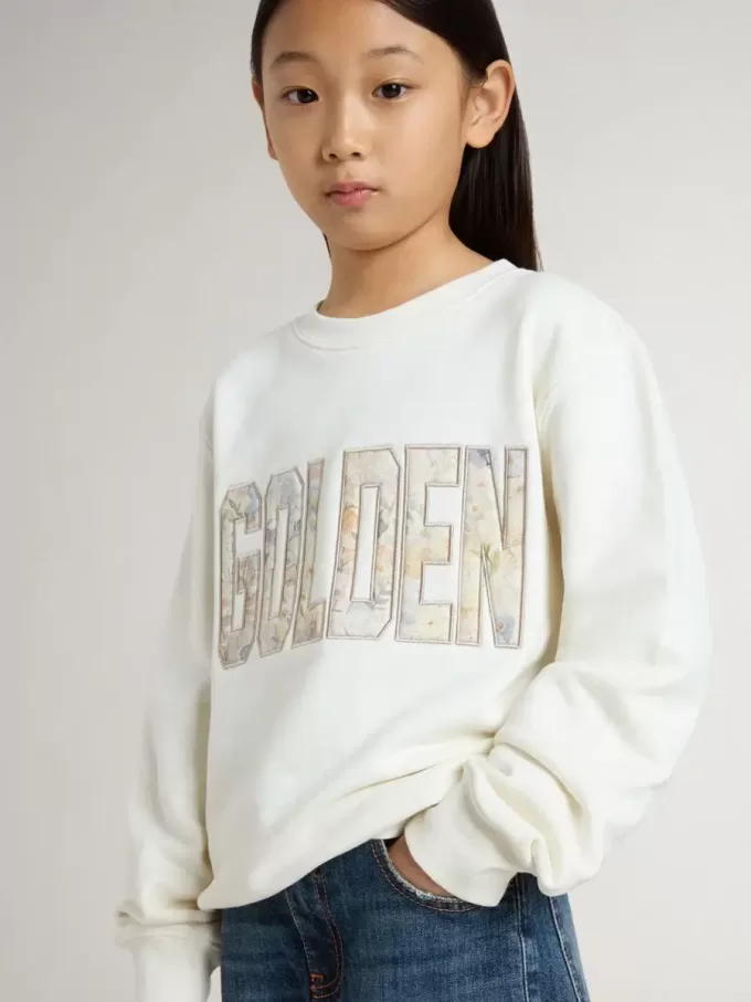 Weißes Sweatshirt für Mädchen mit mehrfarbiger „Golden”-Schrift auf der Vorderseite Weißes Sweatshirt für Mädchen mit mehrfarbiger „Golden”-Schrift auf der Vorderseite