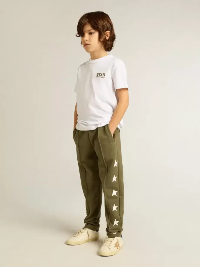 Weißes T-Shirt für Jungen mit kontrastierendem dunkelgrünem Logo und Stern
