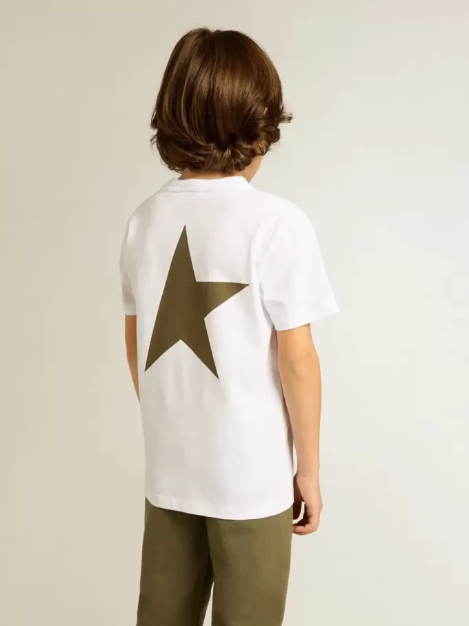 Weißes T-Shirt für Jungen mit kontrastierendem dunkelgrünem Logo und Stern
