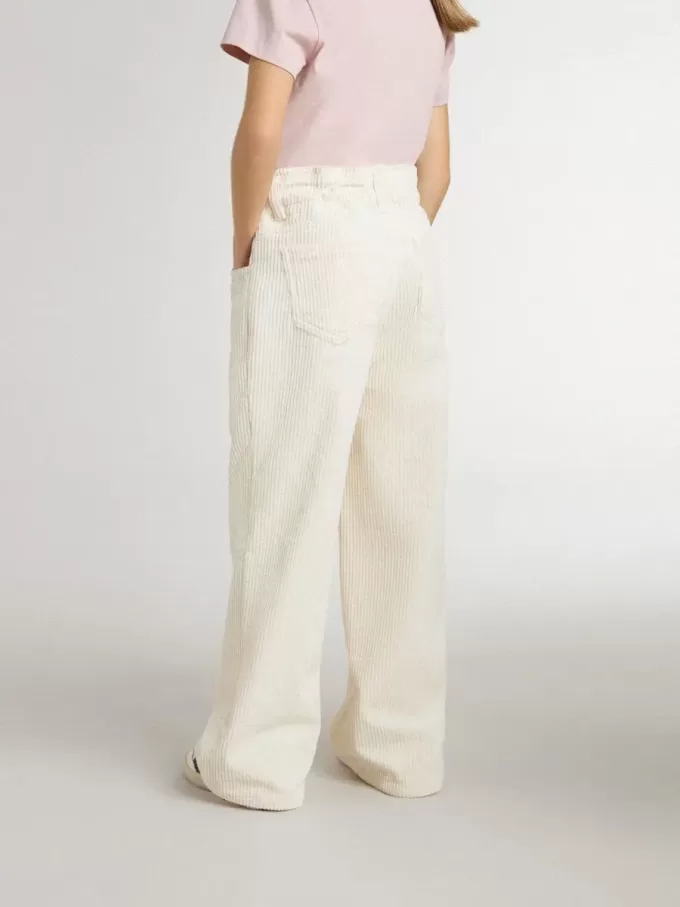 Weite, cremefarbene Mädchenhose mit Rippstrick und Stickerei