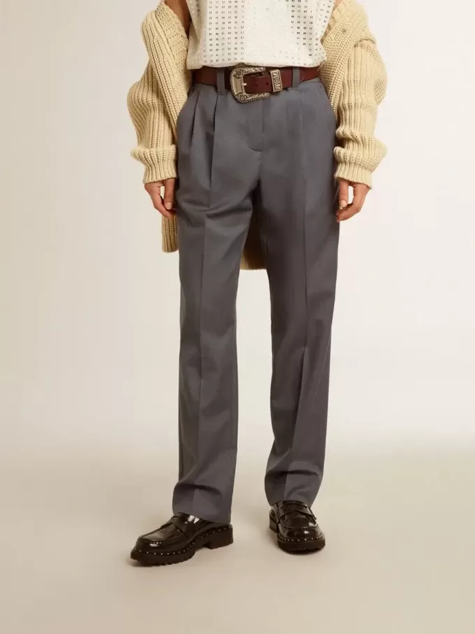 Weite Damenhose aus babyblauer Wolle