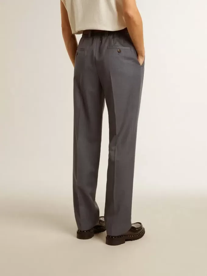 Weite Damenhose aus babyblauer Wolle