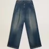 Weite Damenjeans in mittlerer Waschung zum chinesischen Neujahr