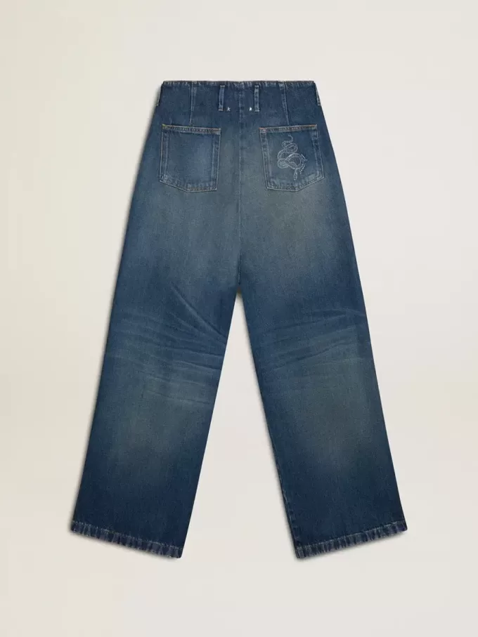 Weite Damenjeans in mittlerer Waschung zum chinesischen Neujahr