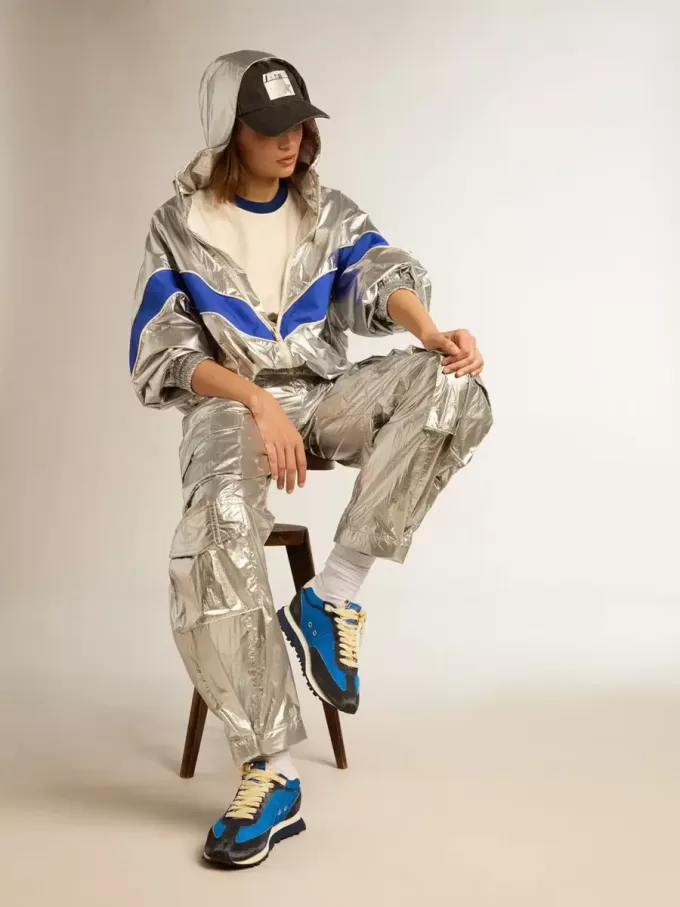 Windjacke für Damen aus silbernem Funktionsmaterial